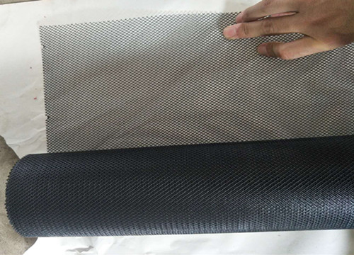 1m X 14m Galvanized Steel Expanded Metal Mesh 0.3mm Thickness Three Color
